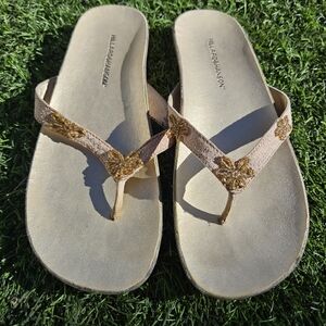 Hillard & Hanson Womens Open Toe Sandals Flip Flop Size 7 Gold